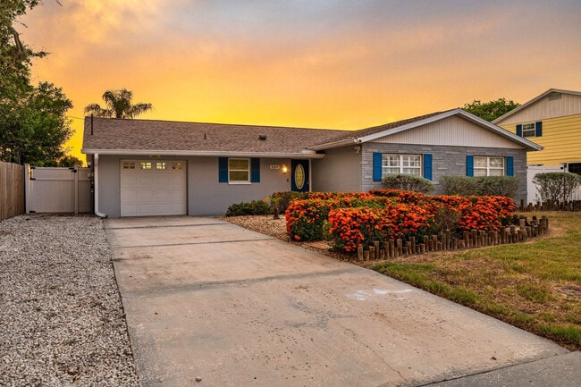 Building Photo - 6004 Tampa Shores Blvd