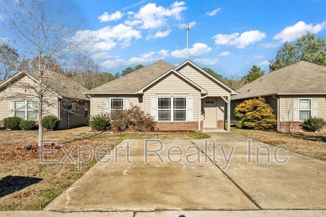 Building Photo - 1633 Cove Dr