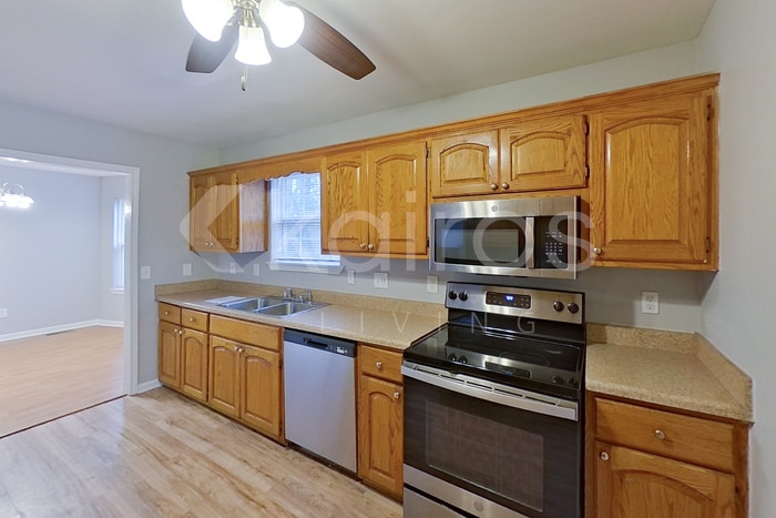 Building Photo - 516 22nd Ln NE