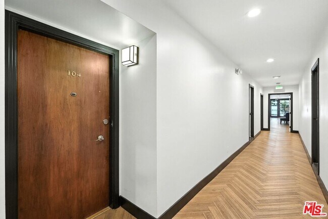 Building Photo - 15248 Dickens St