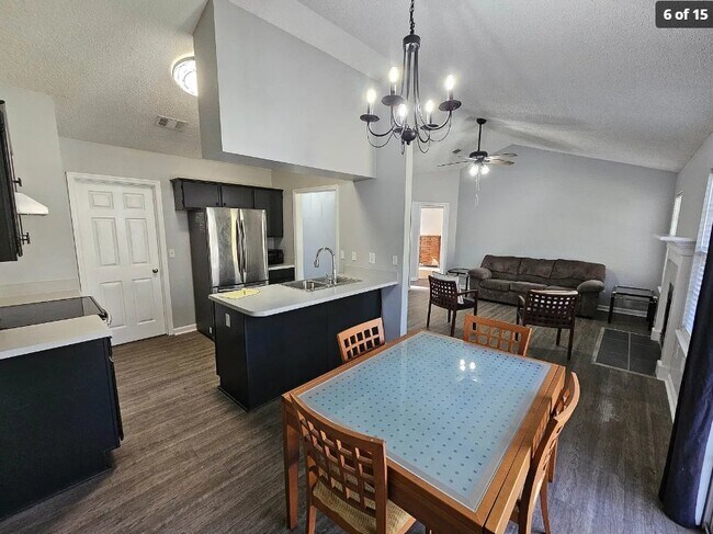 Building Photo - 2428 Beechnut Ln