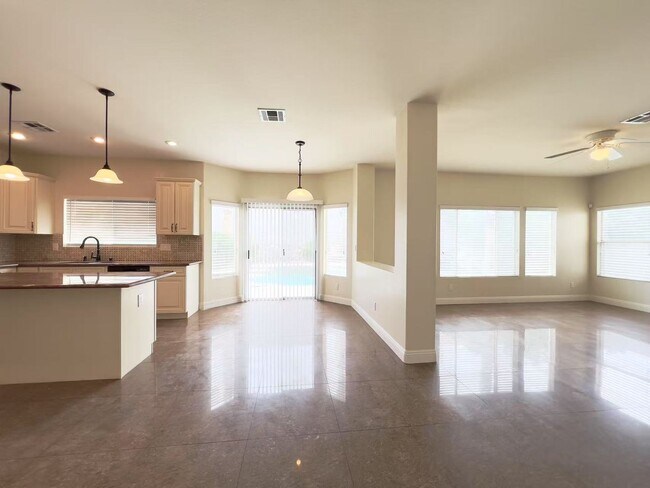 Building Photo - Great location house in Green Valley