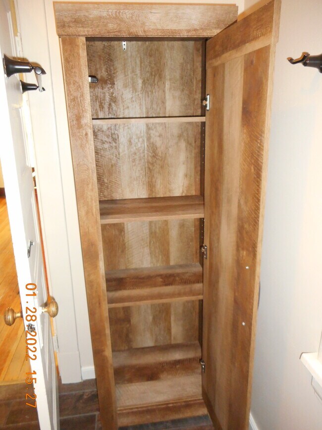 2nd Floor Bathroom - 3558 Jones St