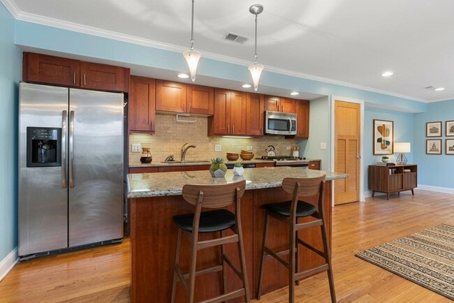 Building Photo - 4721 S Greenwood Ave