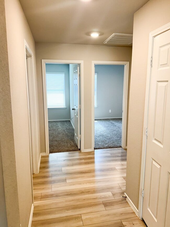 Building Photo - Available Now Beautiful 1 story, 4 bedroom, 2 bath, 2 car garage home with garage door opener and...