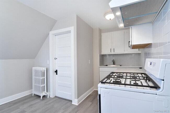 Building Photo - 132 Rich Ave