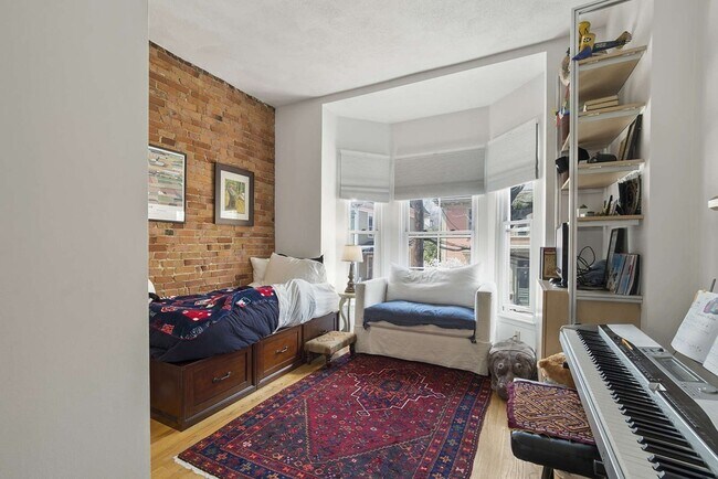 Building Photo - 26 Bigelow St