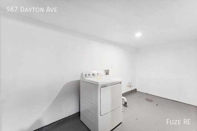 Building Photo - 987 Dayton Ave