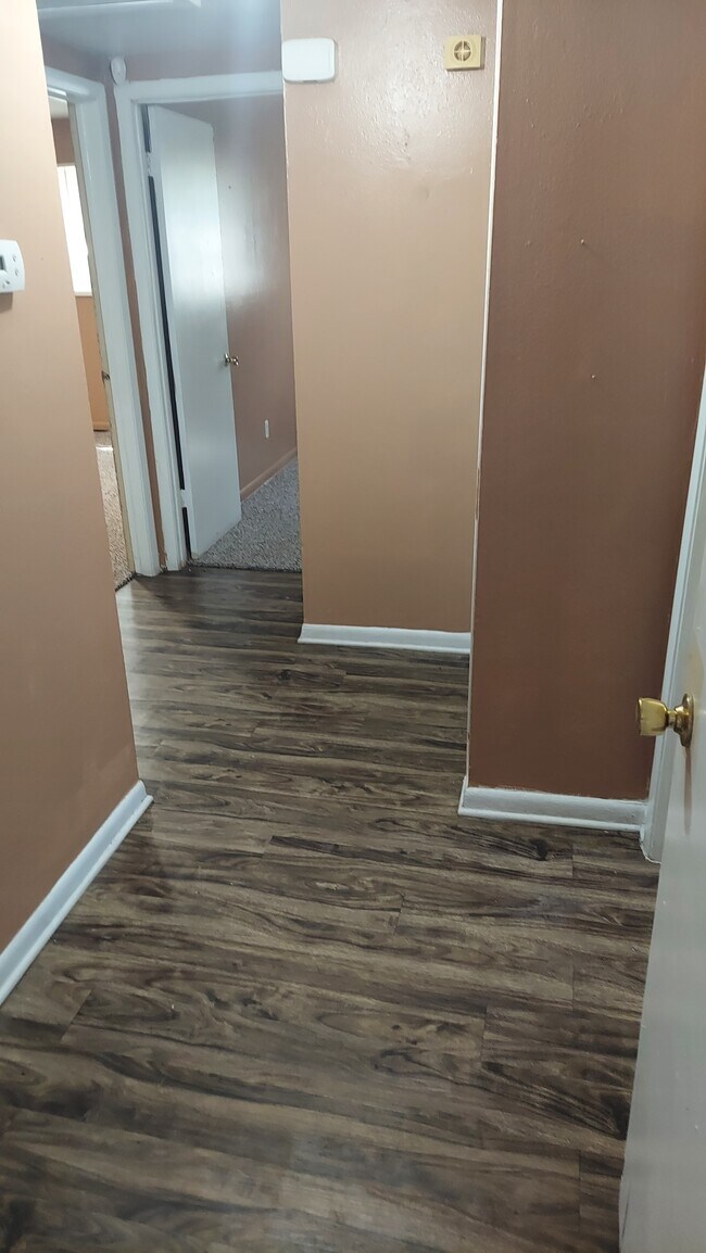 Building Photo - 2112 Limoges Dr E