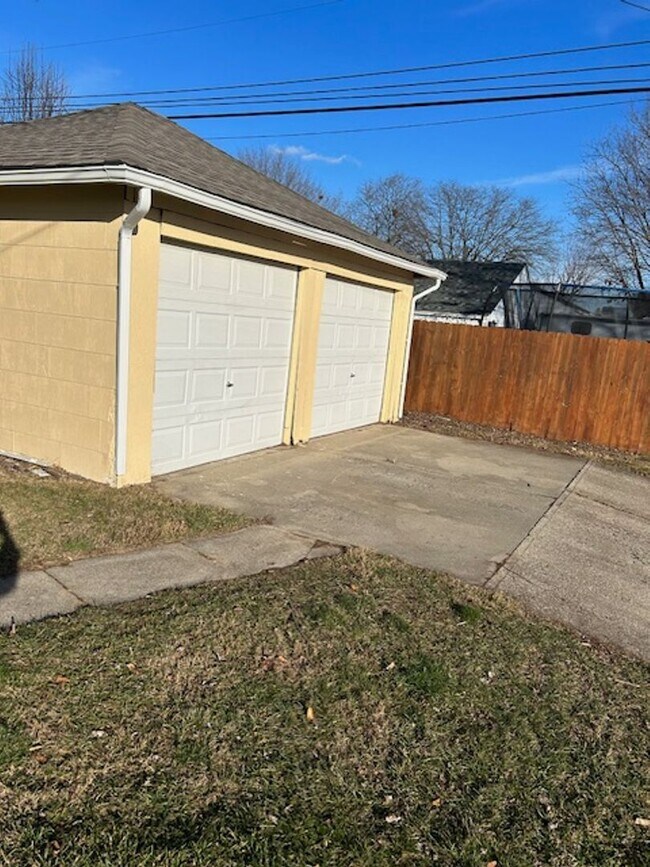 Building Photo - 1682-1684 Hearthstone Dr.