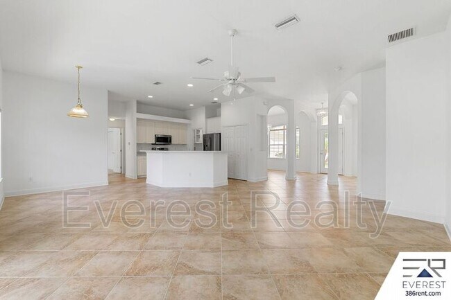 Building Photo - 13 Sleigh Bell Pl