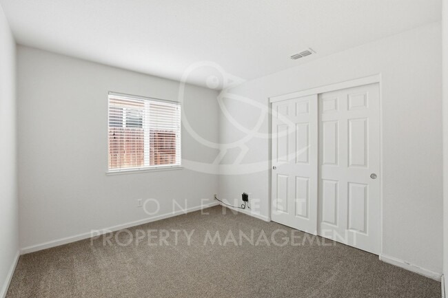 Building Photo - 3 Bedroom 2 Bathroom Plumas Lake, Move in Ready