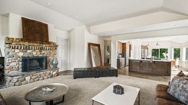 Building Photo - Hilltop Estate in Green Valley-Fully Furni...