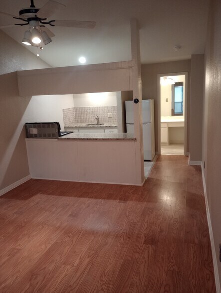 Building Photo - 7152 Fair Oaks Ave