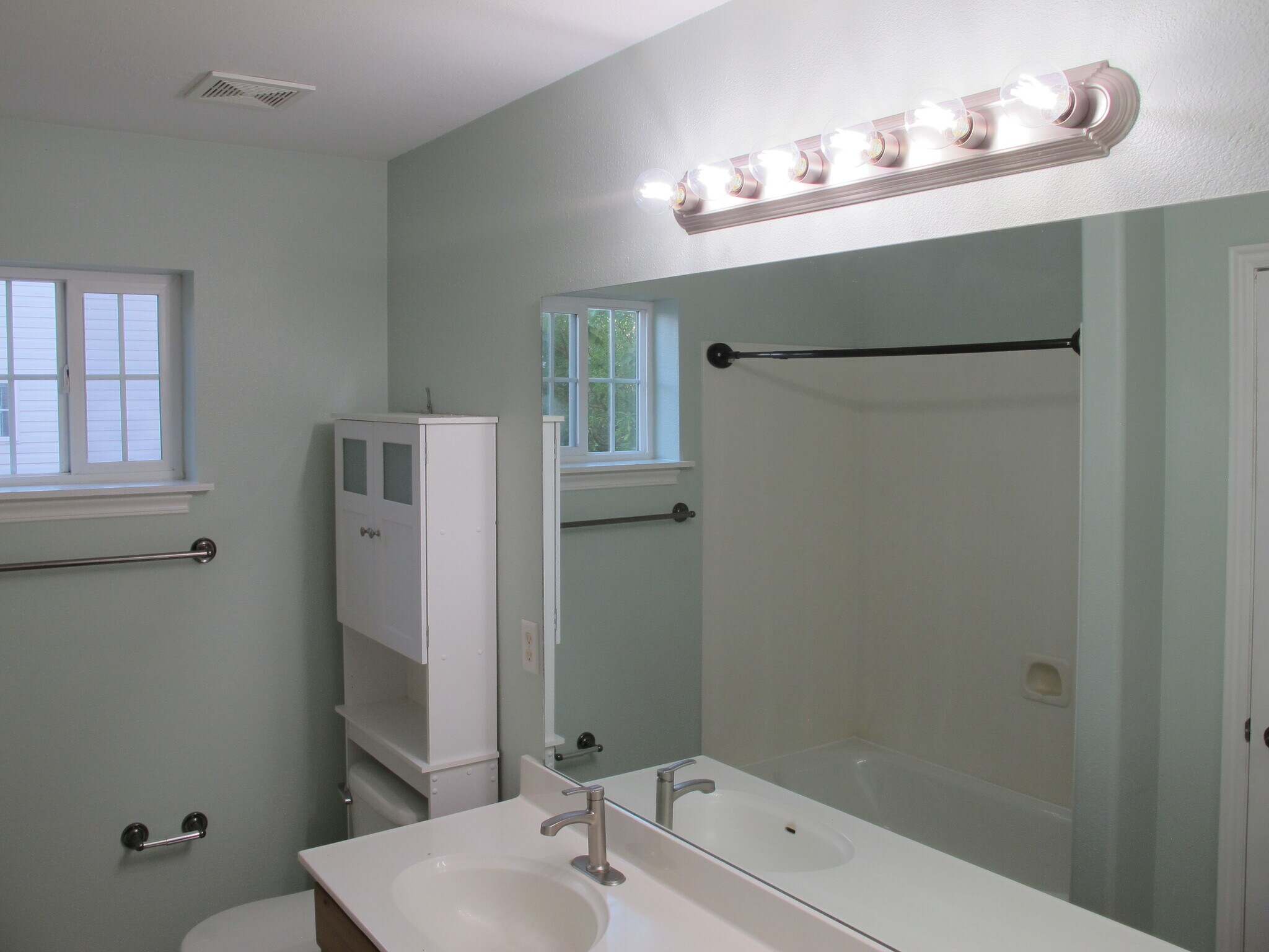 Full Bathroom 2nd floor - 877 Capital Ave