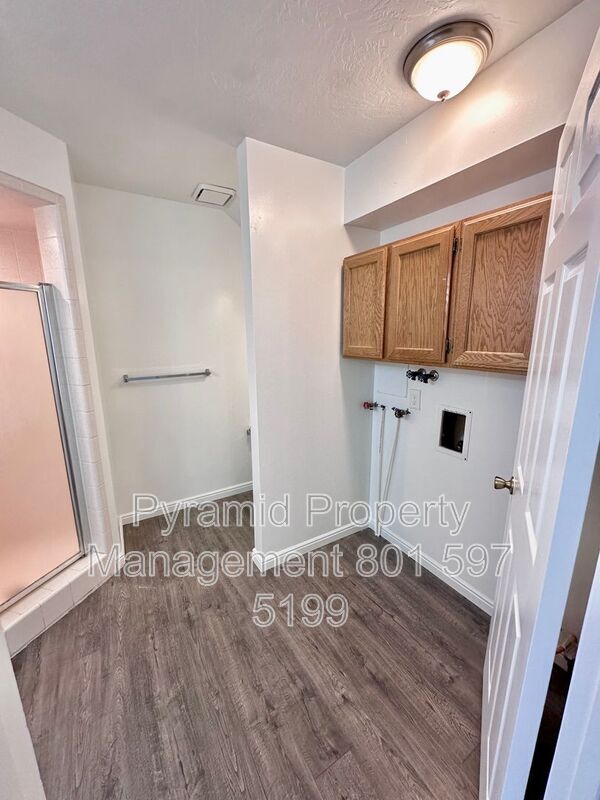 Building Photo - 1099 Shepard Ln