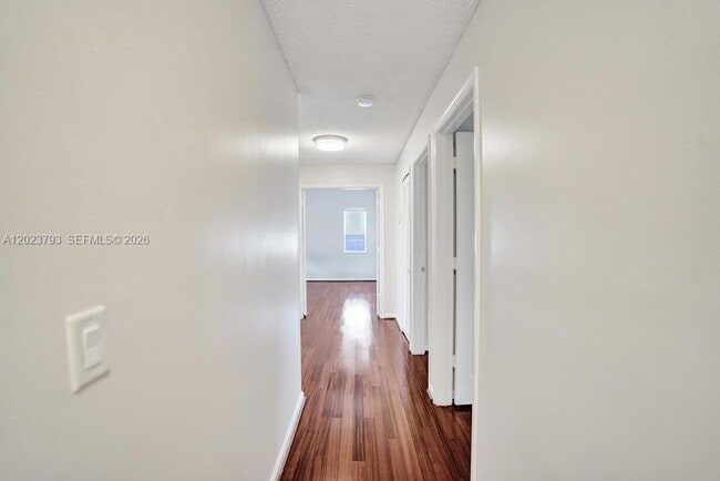Building Photo - 21461 Sawmill Ct