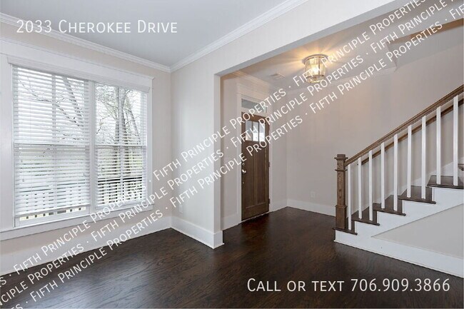 Building Photo - 2033 Cherokee Dr