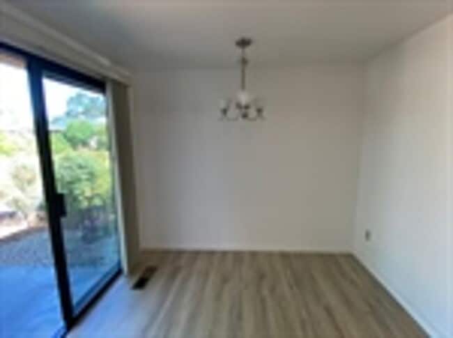 Building Photo - 8835 Hood Mountain Cir