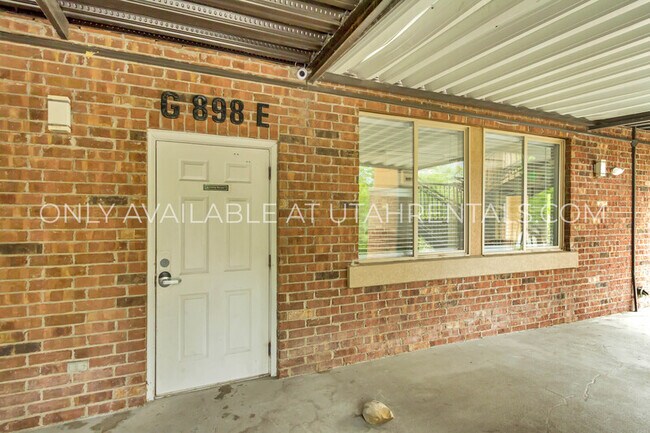 Building Photo - 838 E 700 N