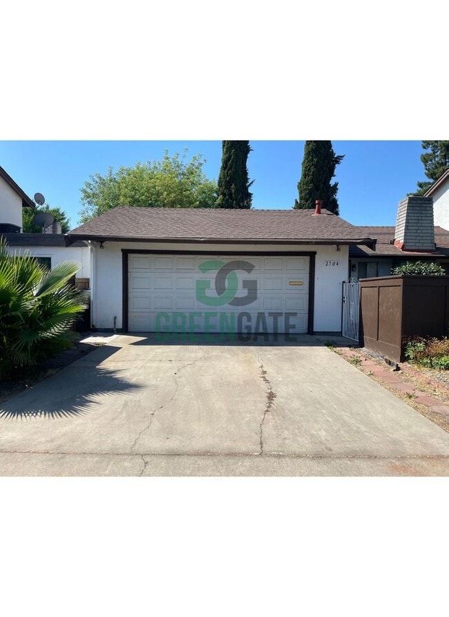 Building Photo - 3 BEDROOM 2 BATH HOME MOVE IN READY IN MODESTO!
