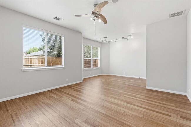 Building Photo - 4036 Barlow Dr