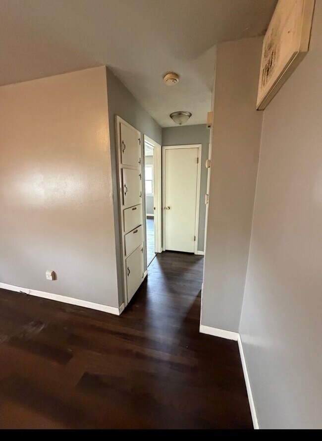 Building Photo - 2 bedroom 1 bath Carport