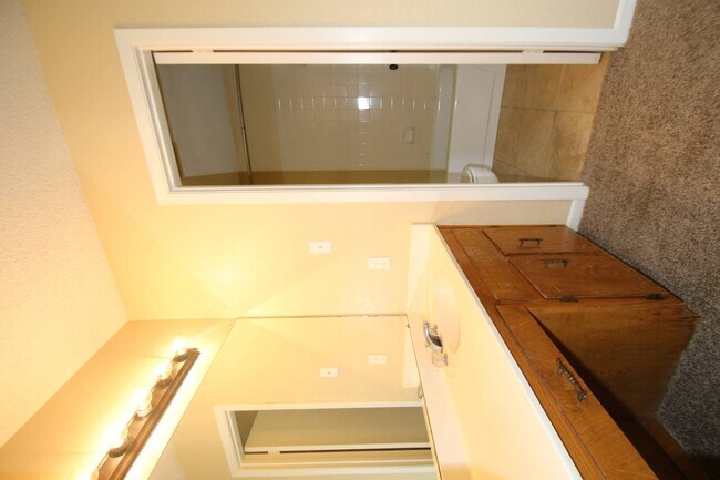 Building Photo - 3205 Tallwood Dr