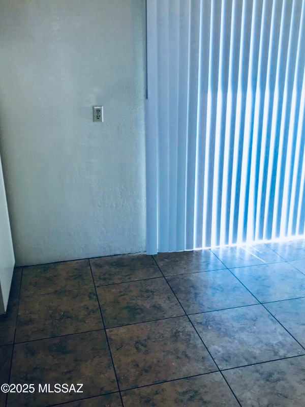 Building Photo - 3817 S Queen Palm Dr