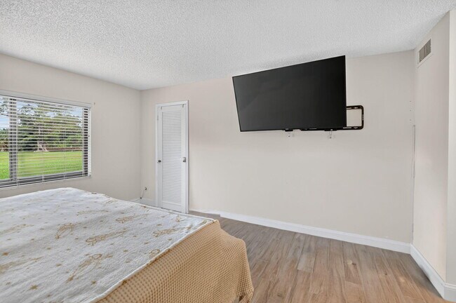 Building Photo - 21211 Lago Cir