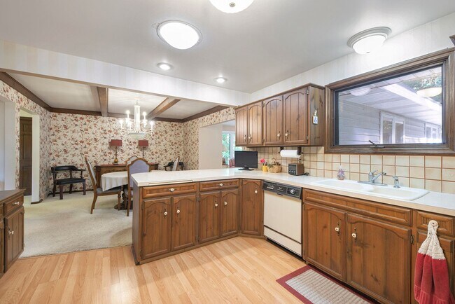 Building Photo - Beautiful 3BD/2.5BA Ranch in Park-like Setting