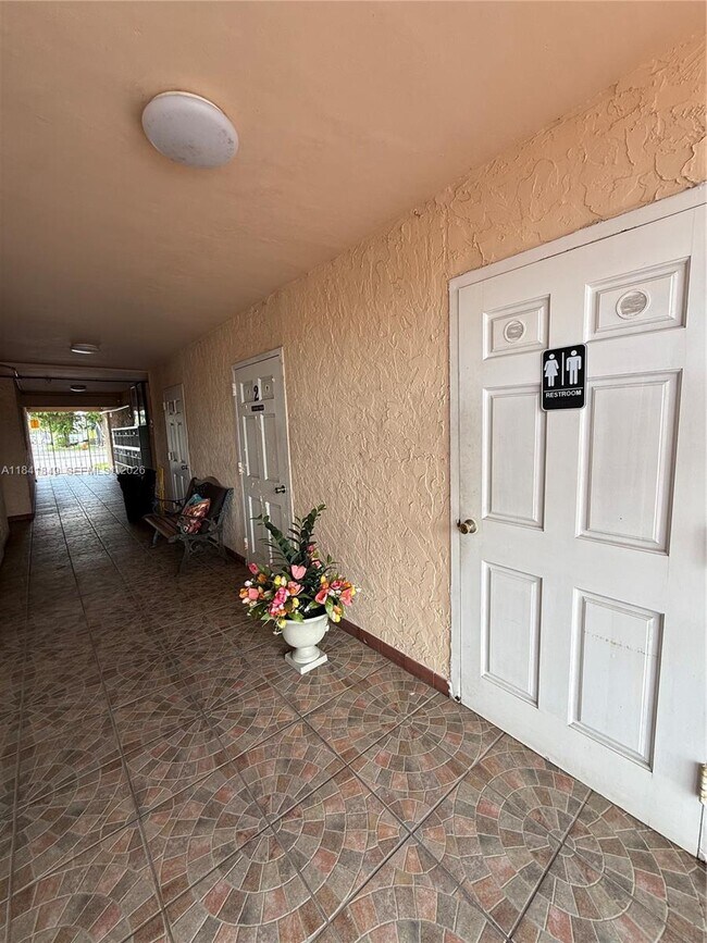 Building Photo - 6820 W Flagler St