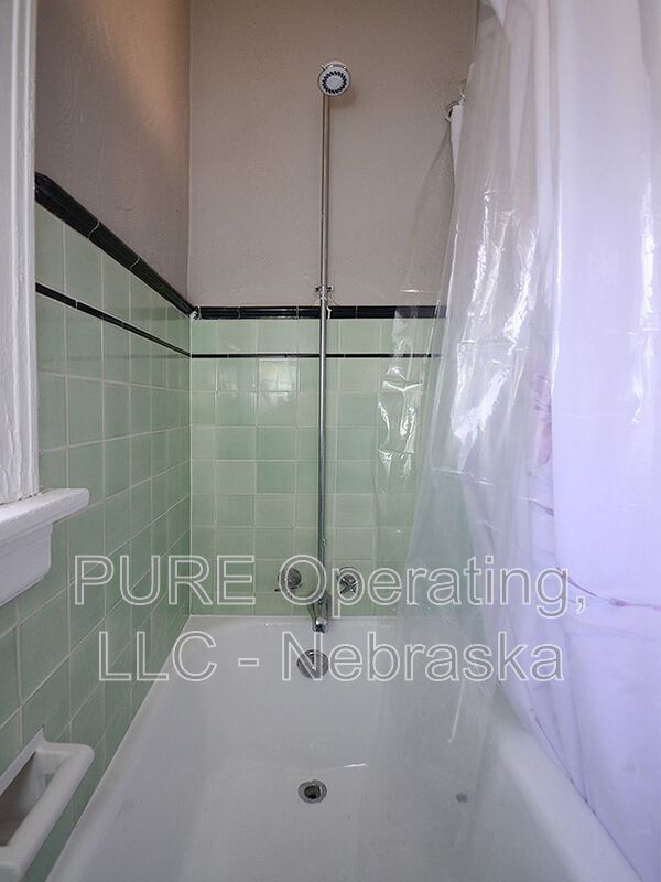 Building Photo - 406 N 49th St