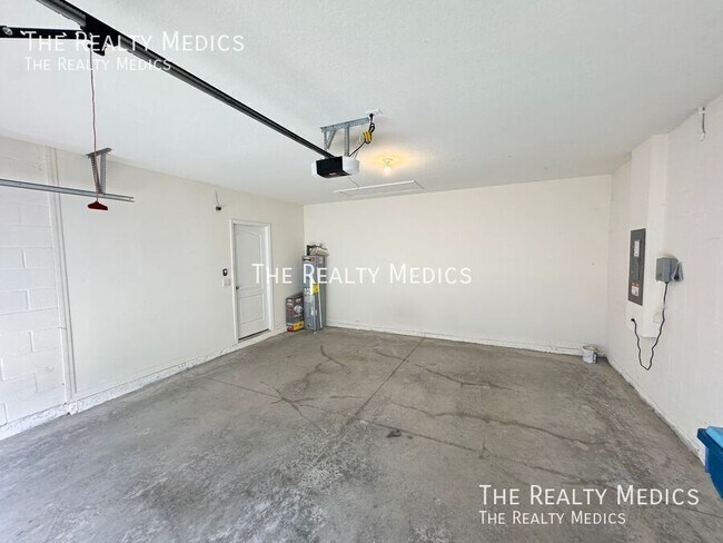 Building Photo - 1180 Cascades Ave