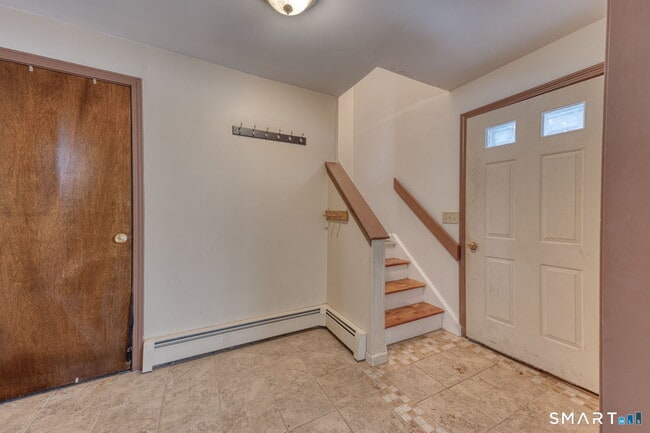 Building Photo - 5 Cutler Ln