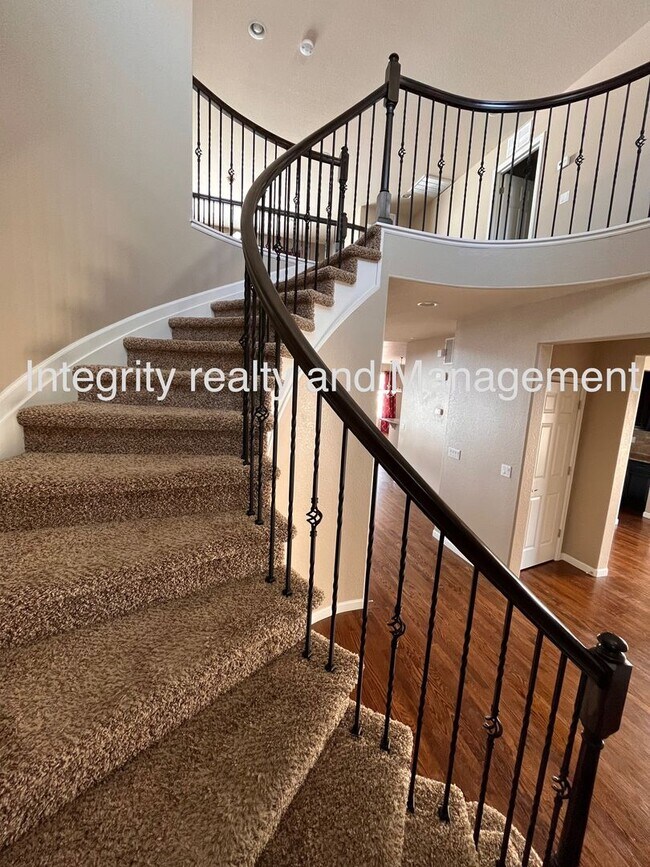 Building Photo - 4 Bed/3 Bath, 3,550 Sqft -1057 Clear Sky W...