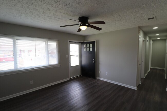 Building Photo - 521 Foxwood Dr