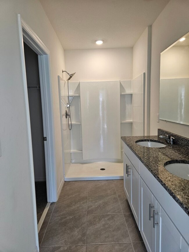 Building Photo - 3 BEDROOM 2 1/2 BATH TOWN HOME COMING SOON