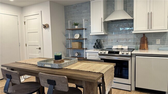 Building Photo - 780 10th Ave S