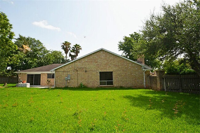 Building Photo - 2523 Coopers Post Ln