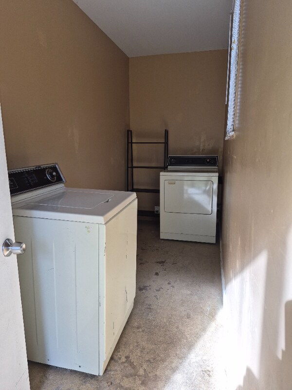 Building Photo - 5523 Minosa Cir E