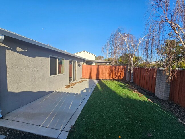 Building Photo - Beautifully Remodeled 3 Bedroom Home in Un...