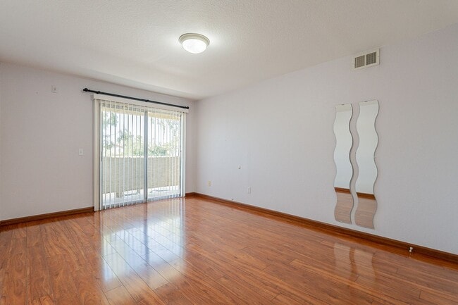 Building Photo - Ready to Move In - Two Bedrooms!