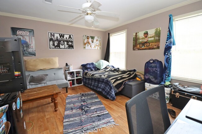 Building Photo - PRE-LEASING FOR AUGUST 2025! 4 Bedroom, 2 ...