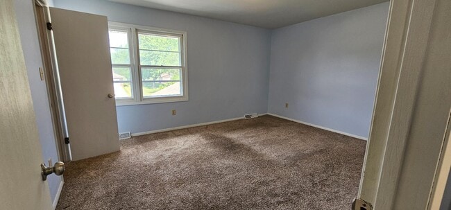 Building Photo - 16525 Dane Ct E