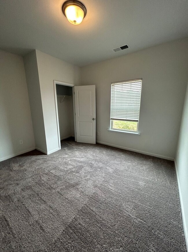 Building Photo - Newer Built 4/3 House in West Rome- $1,995