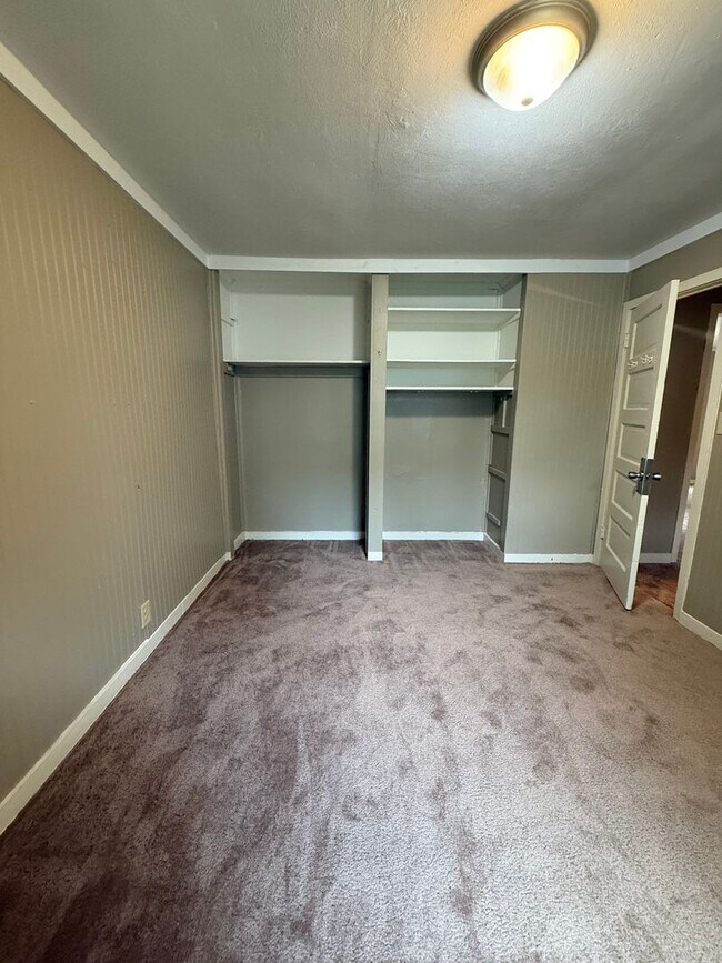 Building Photo - Charming 2-Bedroom Duplex in a Convenient Location!