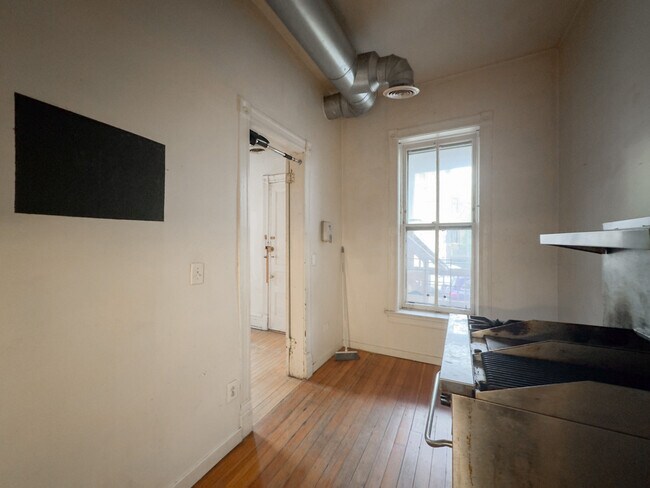 Building Photo - 723 W Wrightwood Ave