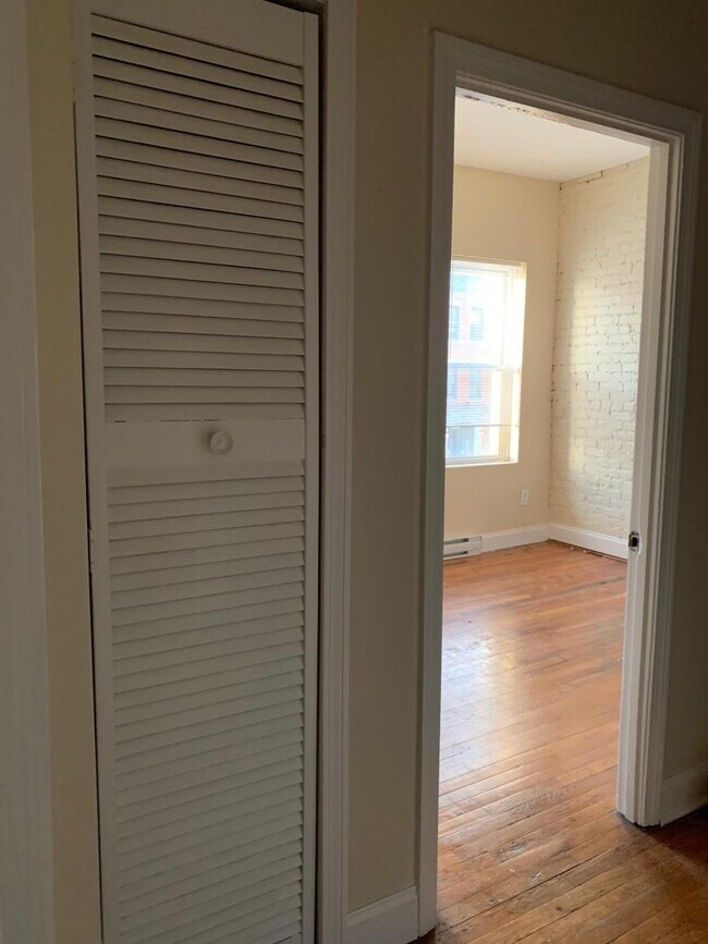 Building Photo - 2 bedroom in Boston MA 02115