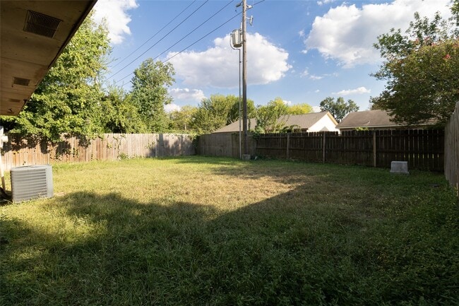 Building Photo - 9811 Mill Shadow Dr